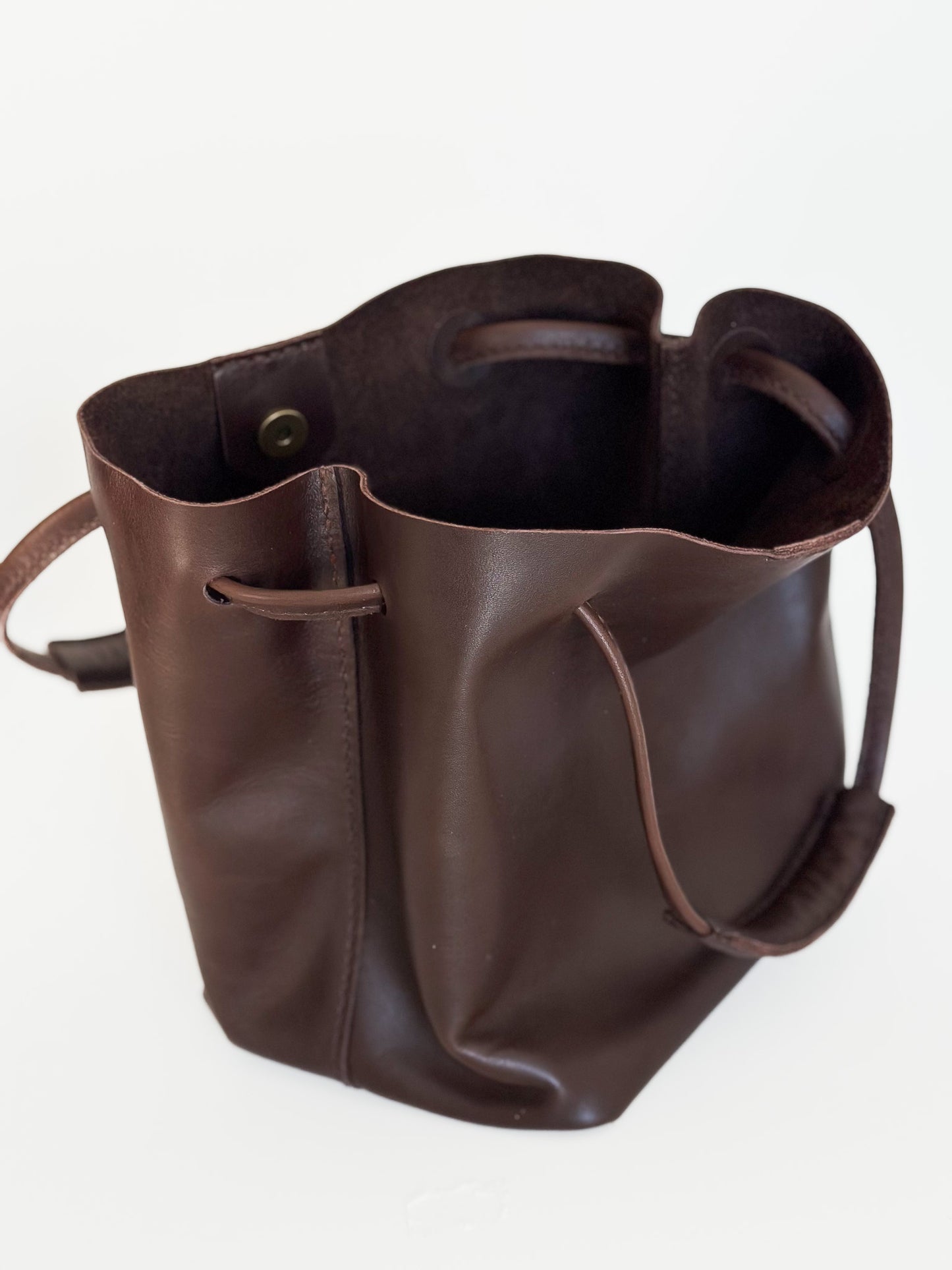 Sanna Leather Aberdeen bucket bag