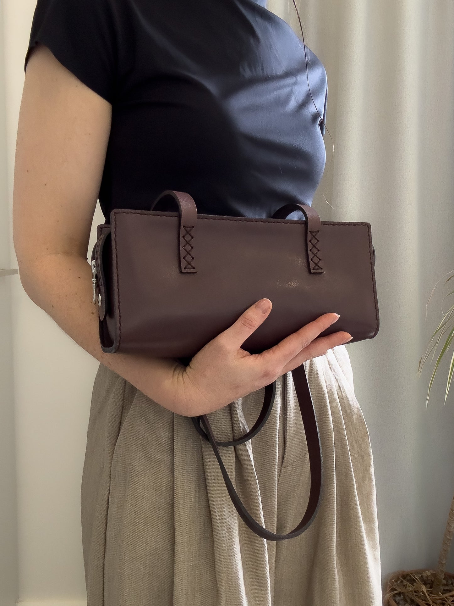 Sanna Leather Karatara handbag
