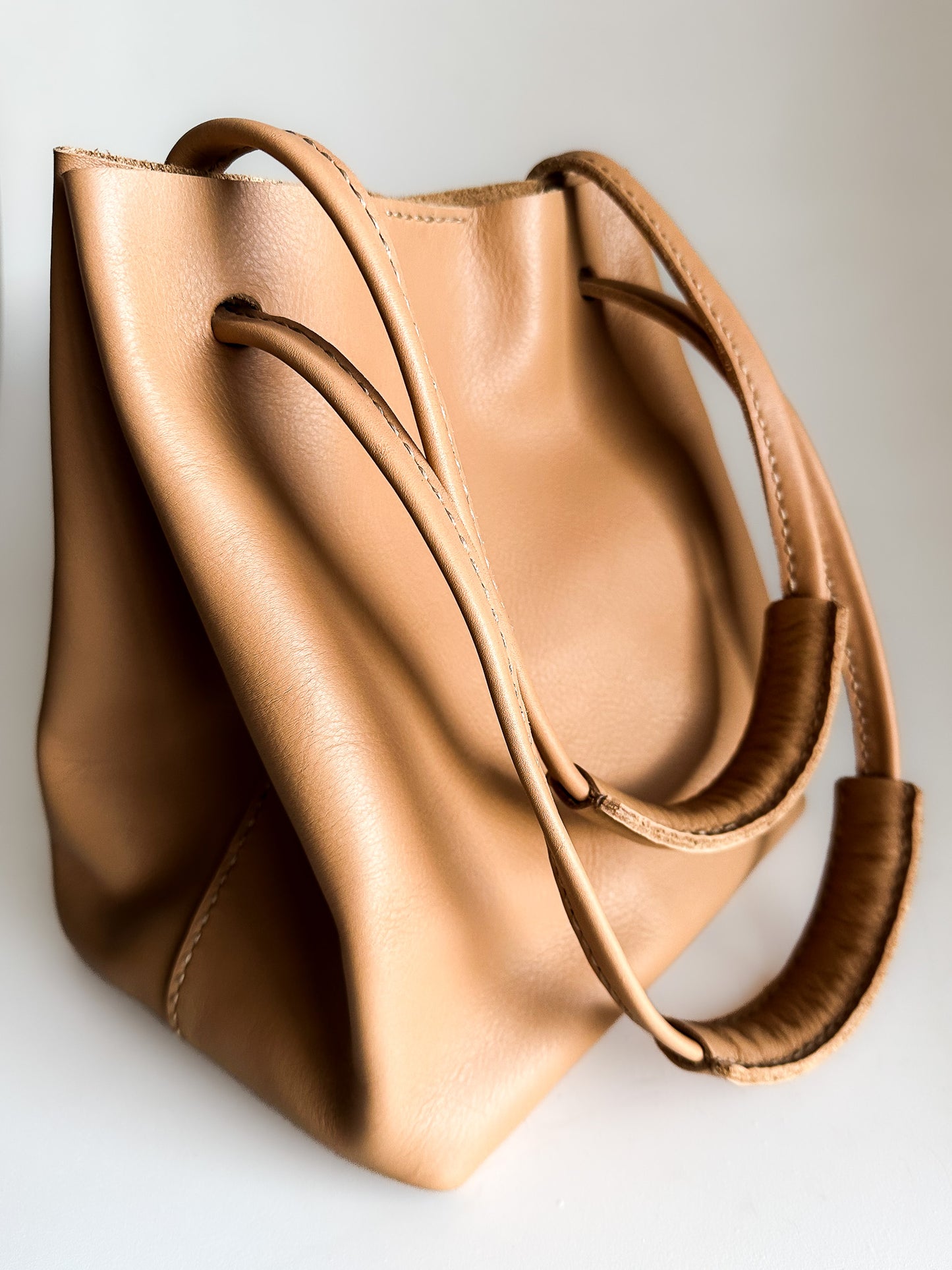 Sanna Leather Aberdeen bucket bag