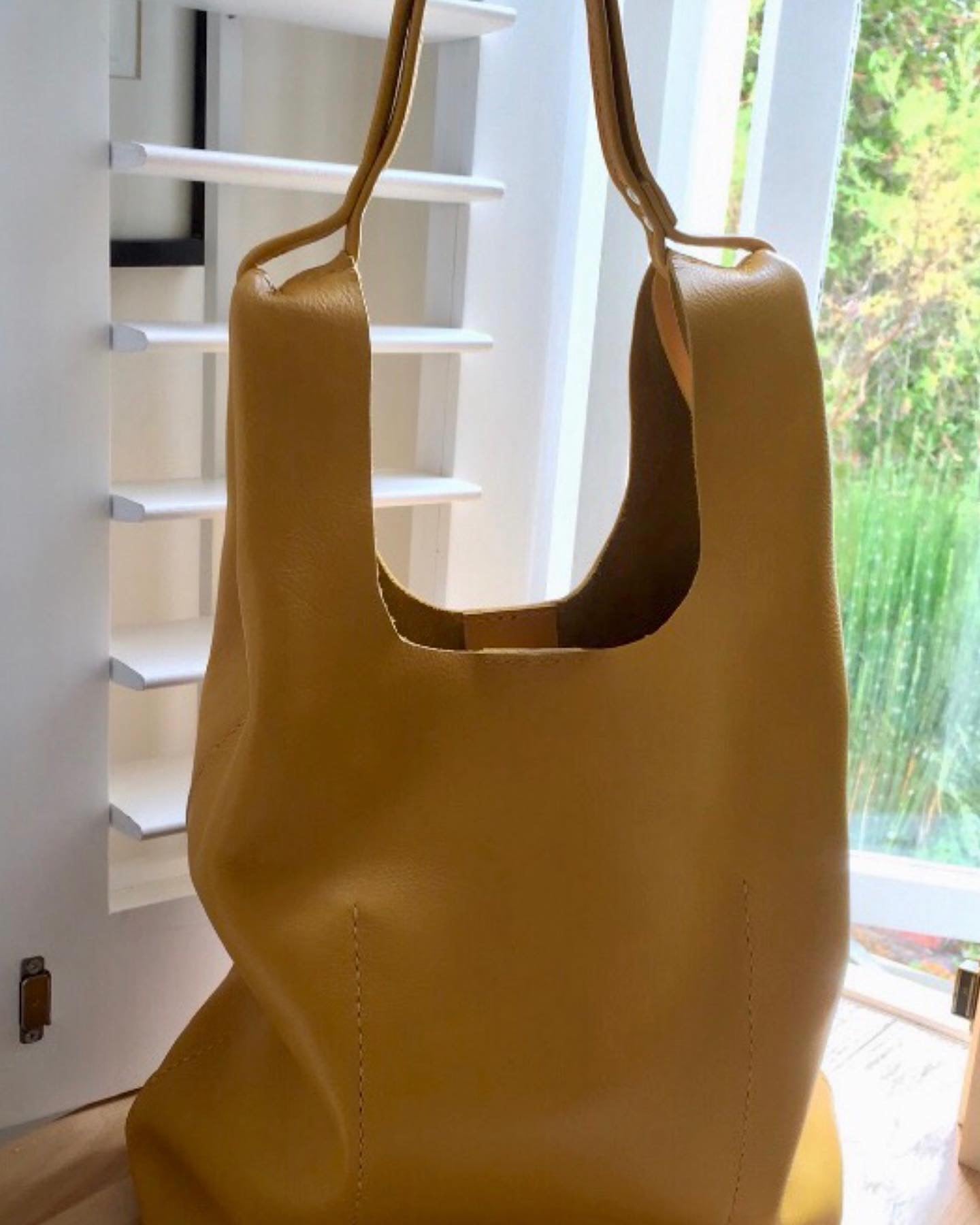 Sanna Leather Kowloon shopper bag