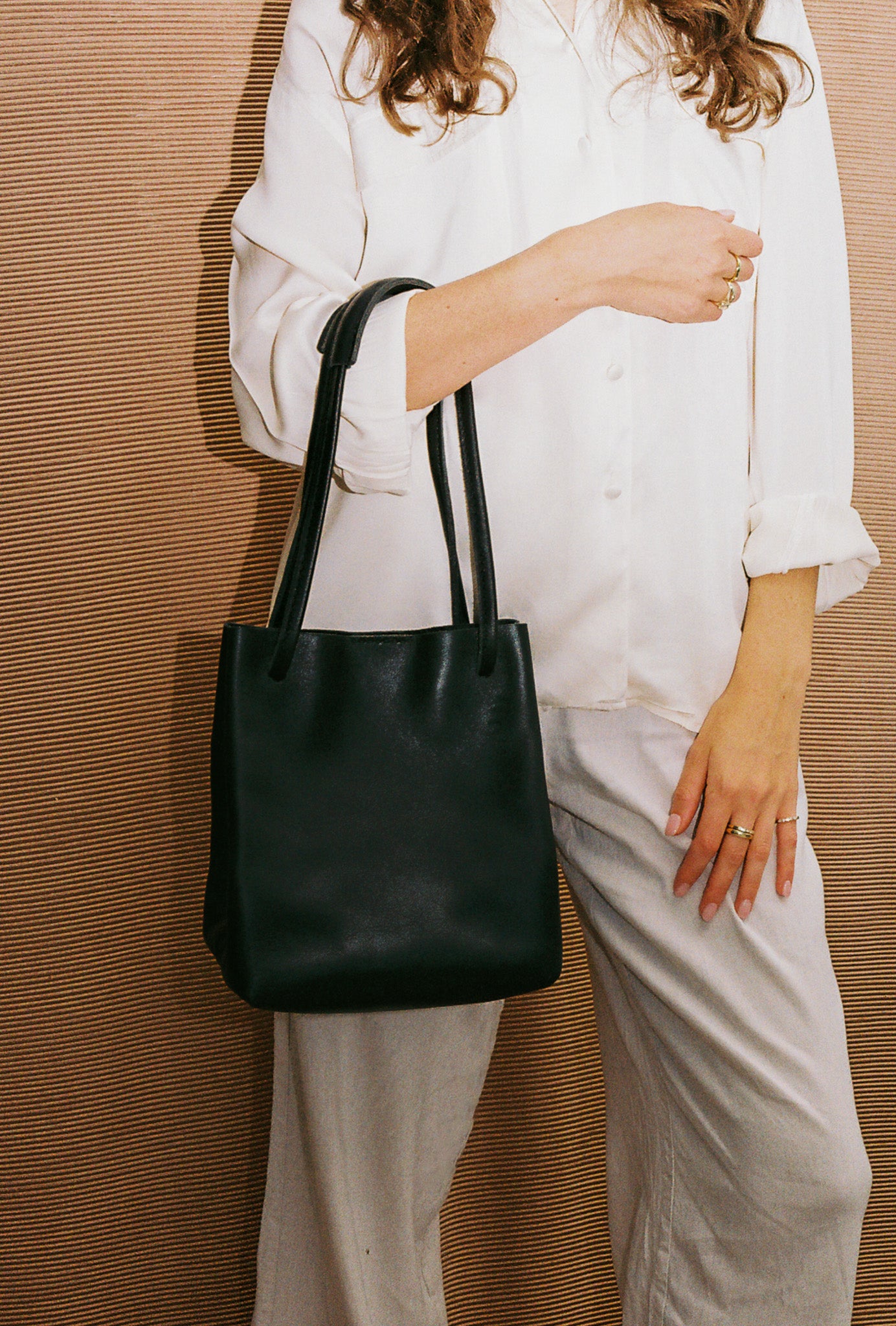 Sanna Leather Aberdeen bucket bag