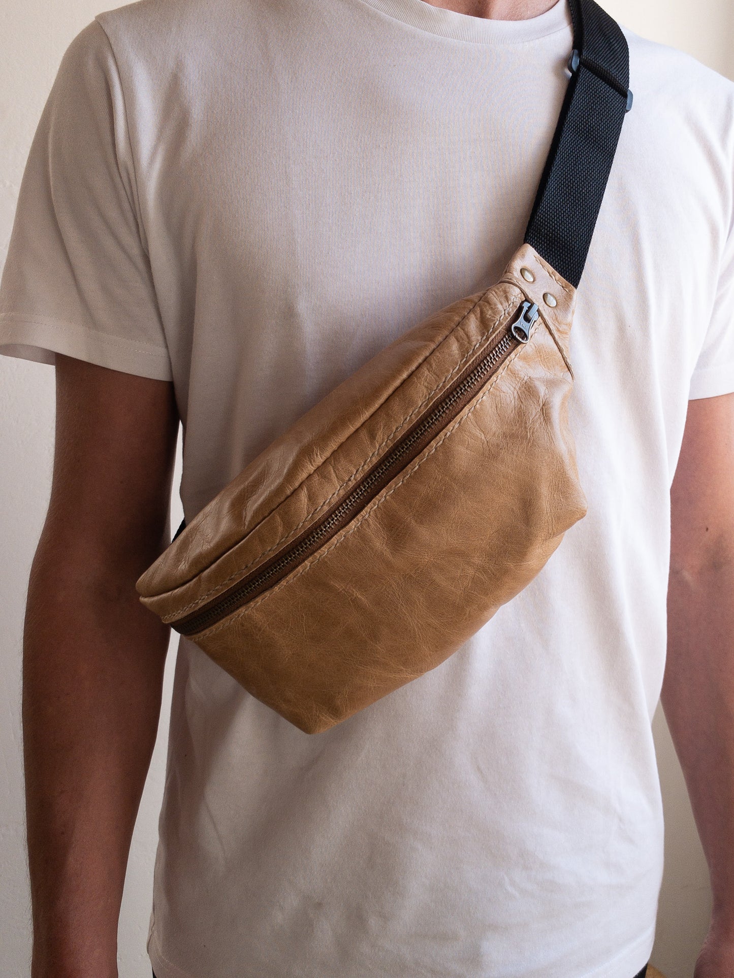 Sanna Leather George soft moonbag