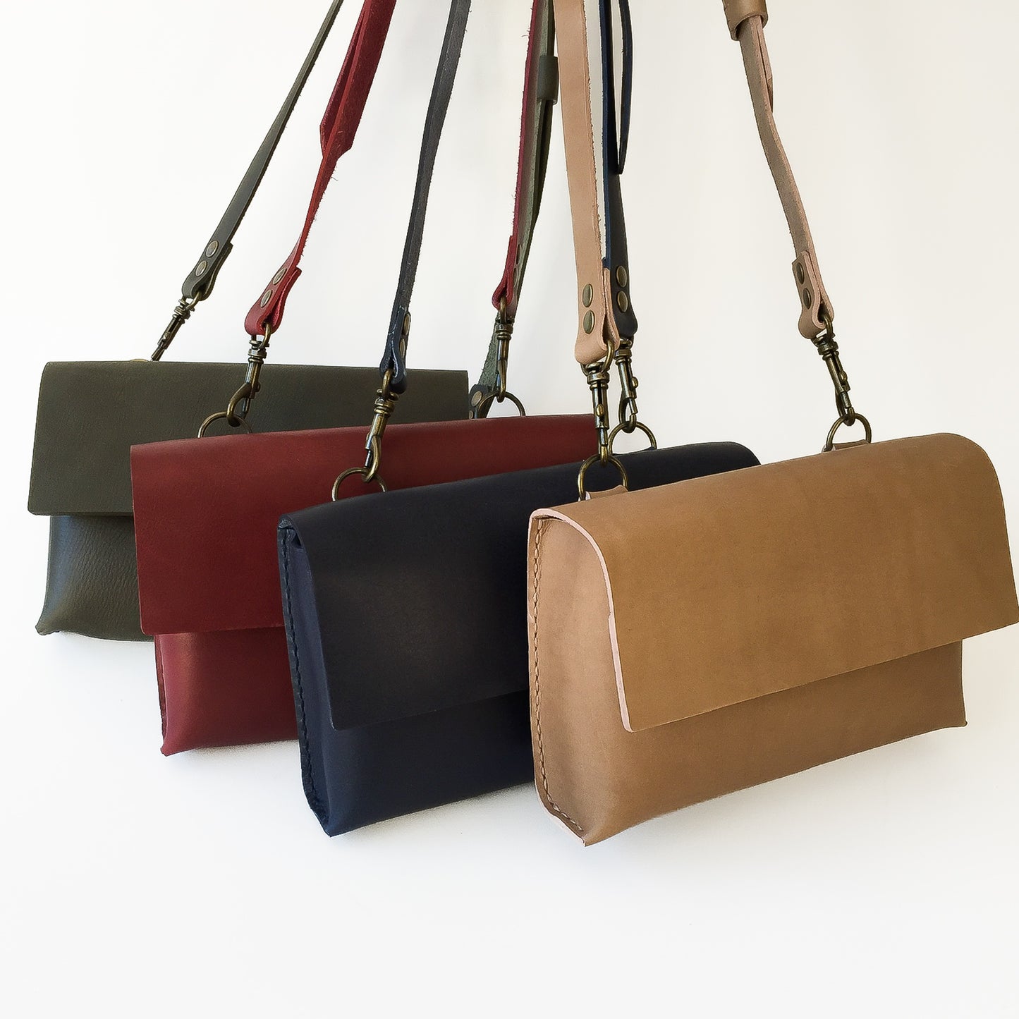 Sanna Leather Lantau Midi unisex handbag