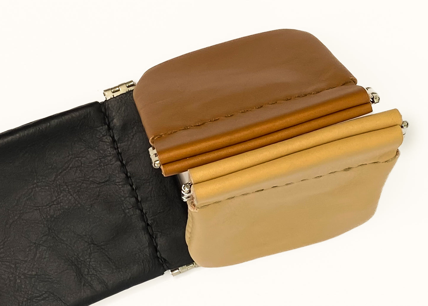 Sanna Leather Pop Pocket pouch