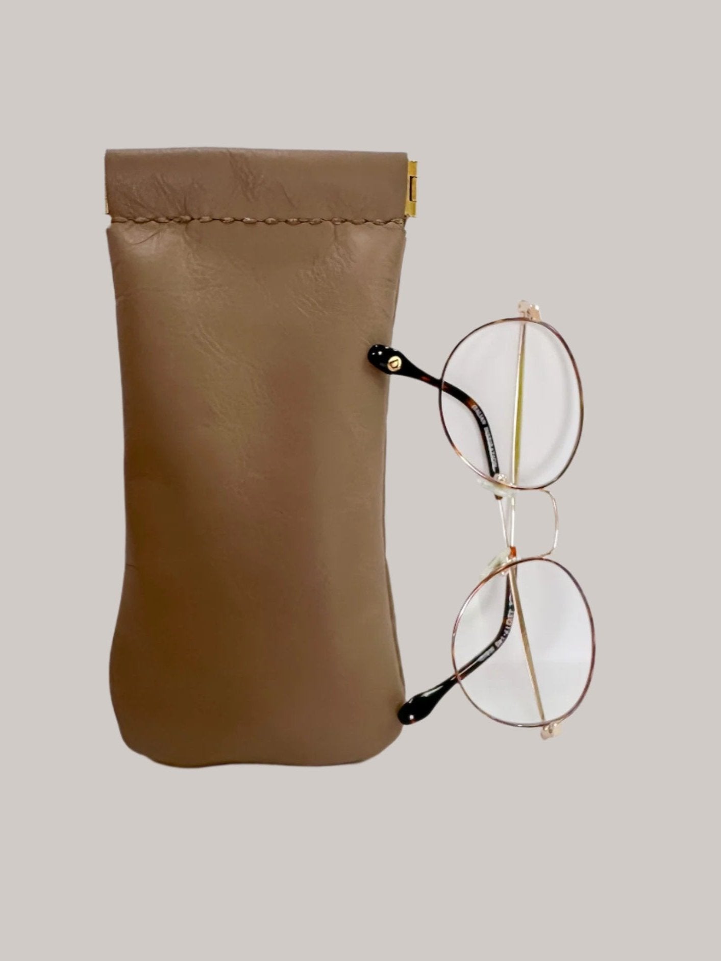 Sanna Leather Pop Pocket sunglasses case