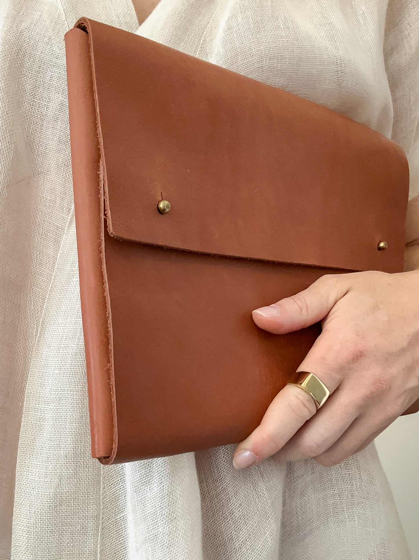 Sanna Leather Tablet / 13 inch Laptop Sleeve