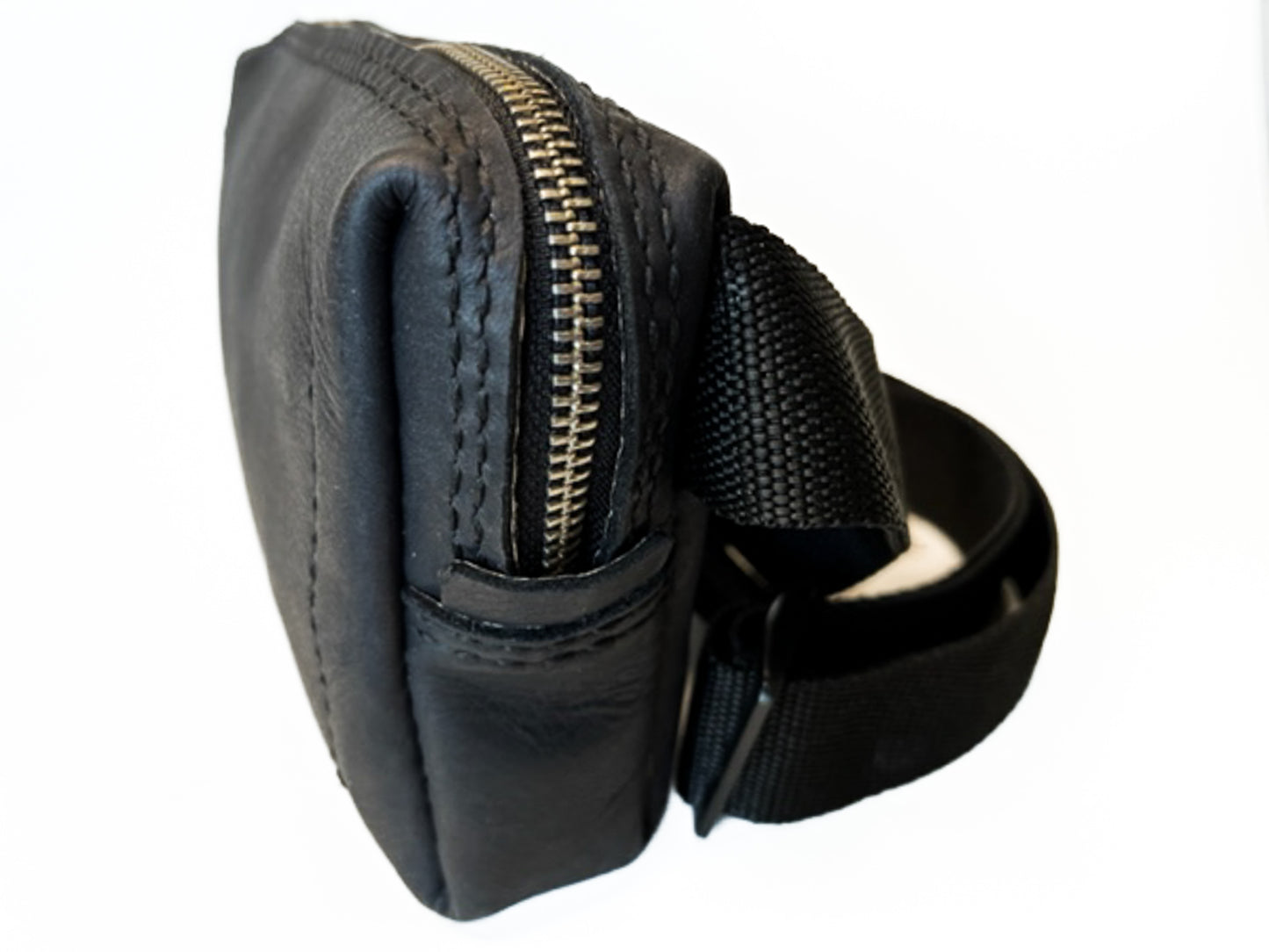 Sanna Leather Wellwood cross-body chest bag