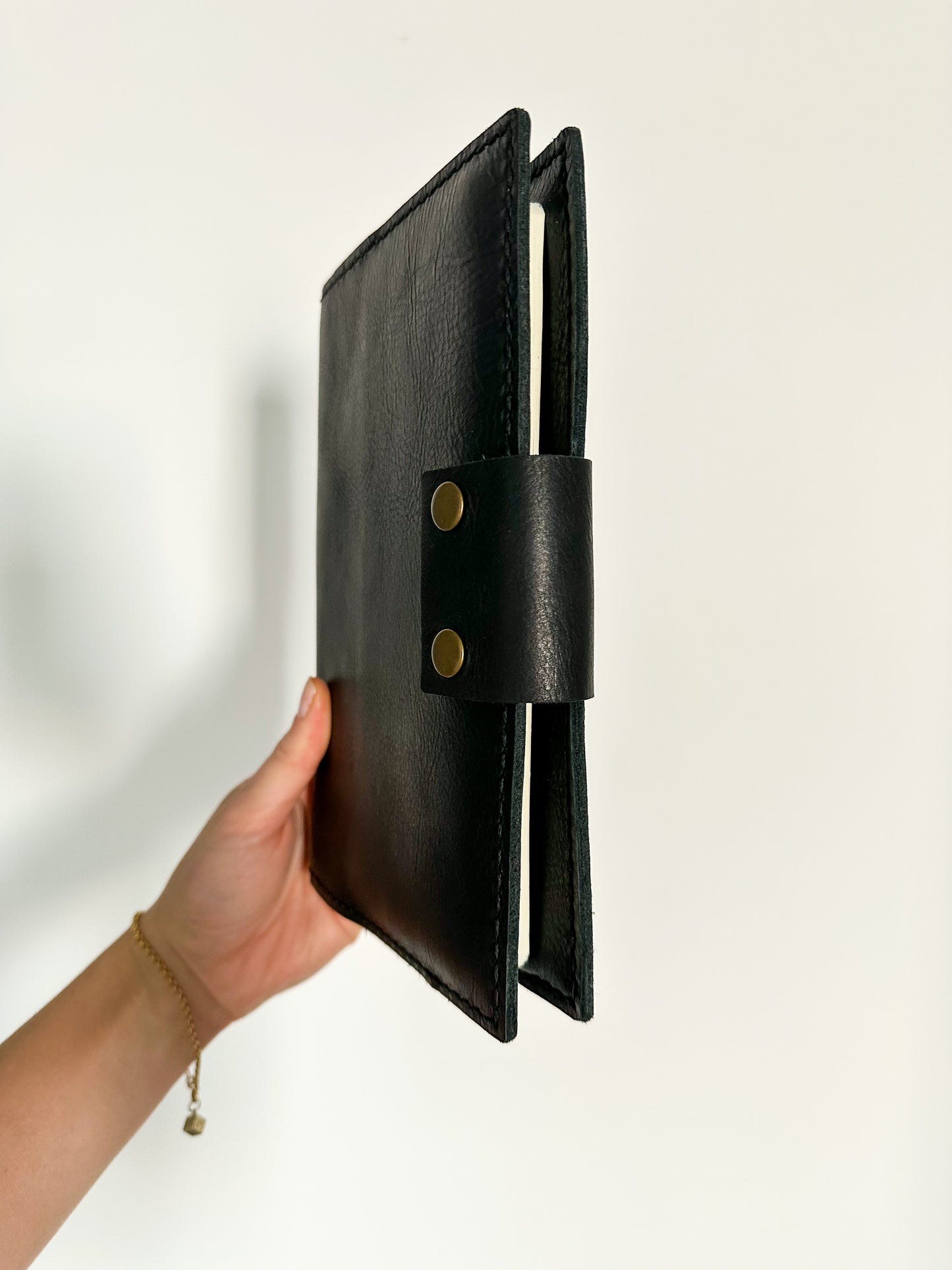 Sanna Leather Contemporary A5 Portfolio cover