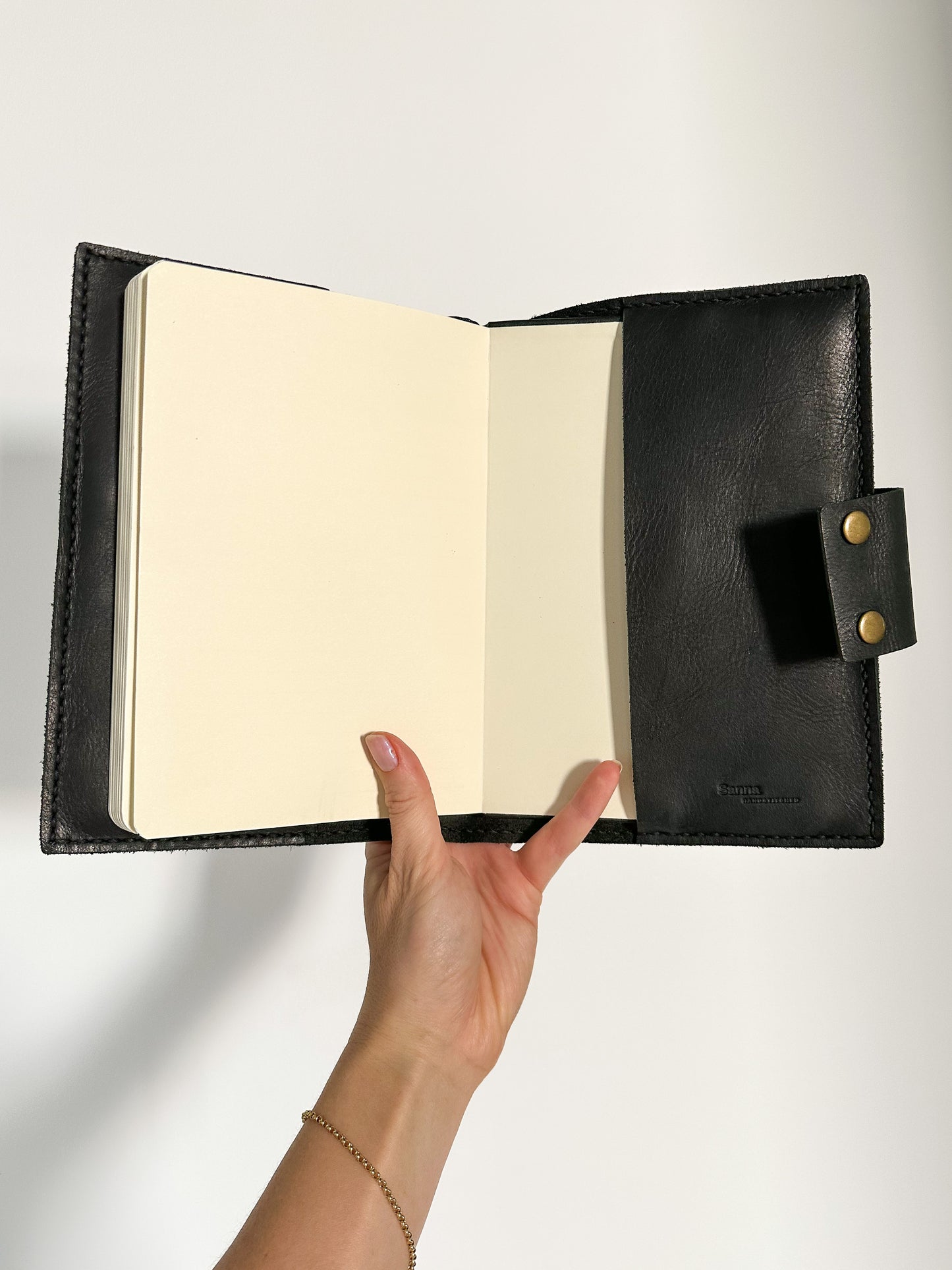 Sanna Leather Contemporary A5 Portfolio cover