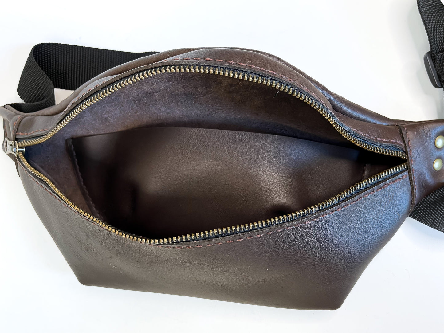 Sanna Leather George moonbag
