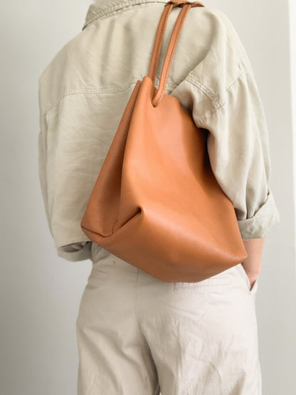 Sanna Leather Aberdeen bucket bag