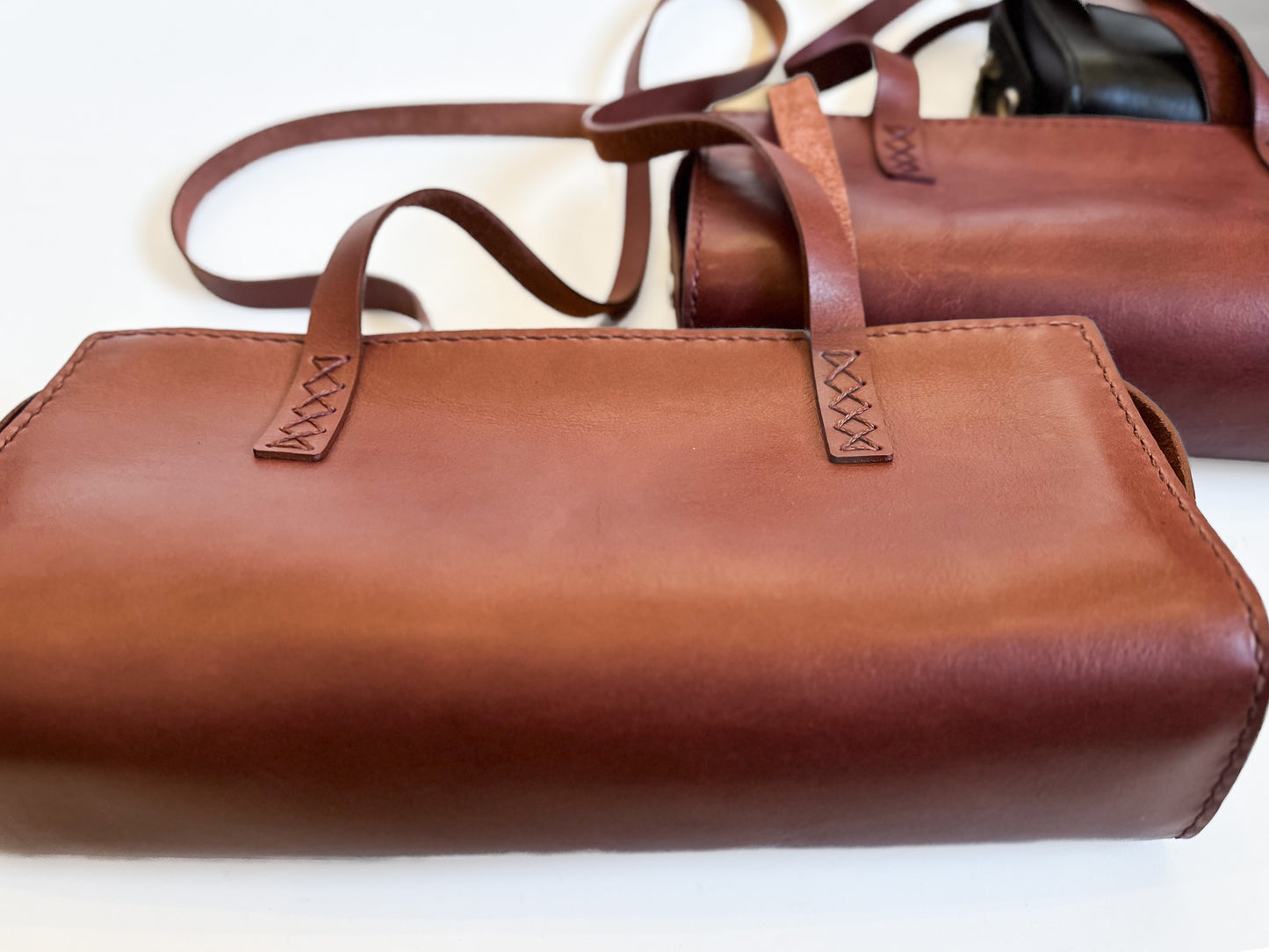 Sanna Leather Karatara handbag