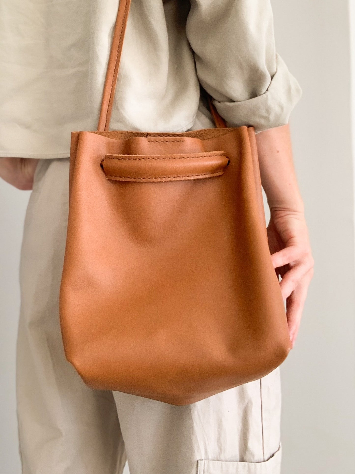 Sanna Leather Aberdeen bucket bag