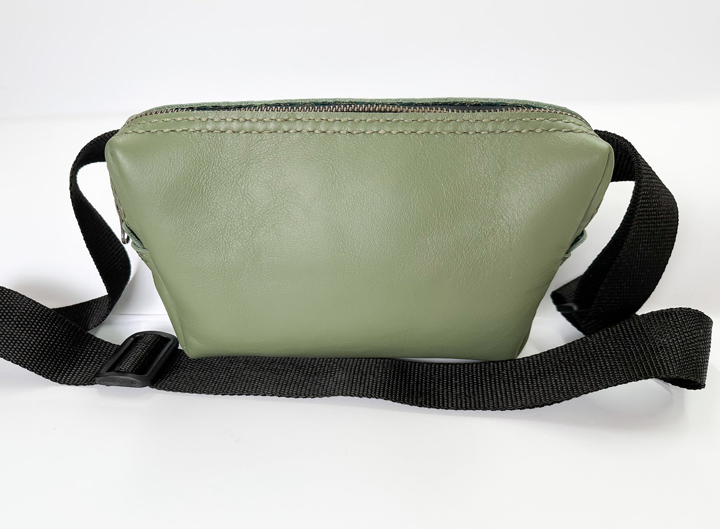 Sanna Leather Wellwood cross-body chest bag