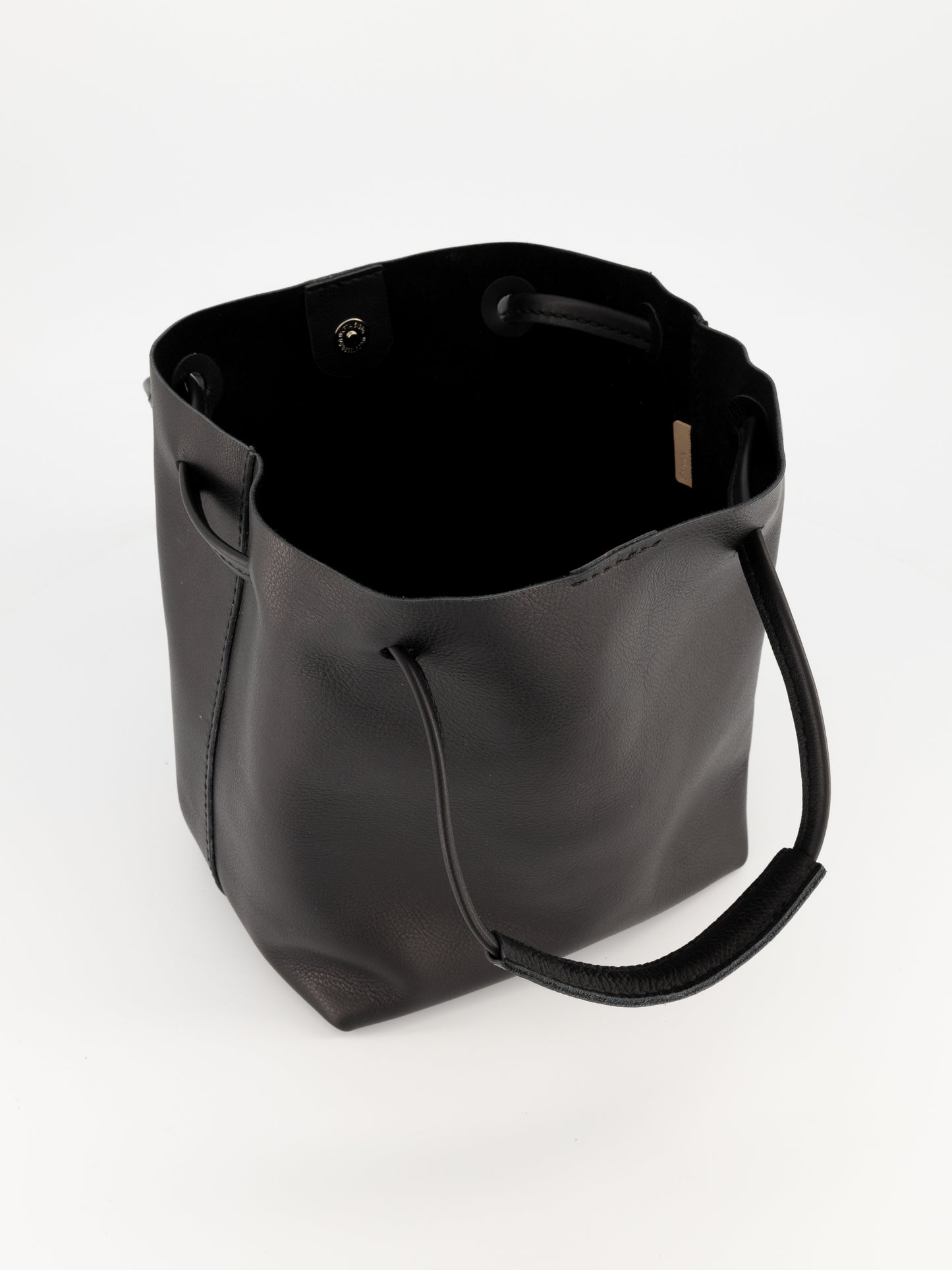 Sanna Leather Aberdeen bucket bag